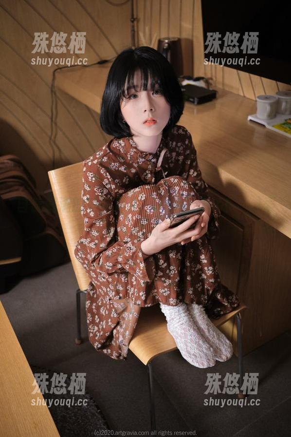 自信满满的短裙写真，Jang Joo(장주)表示：上场了！